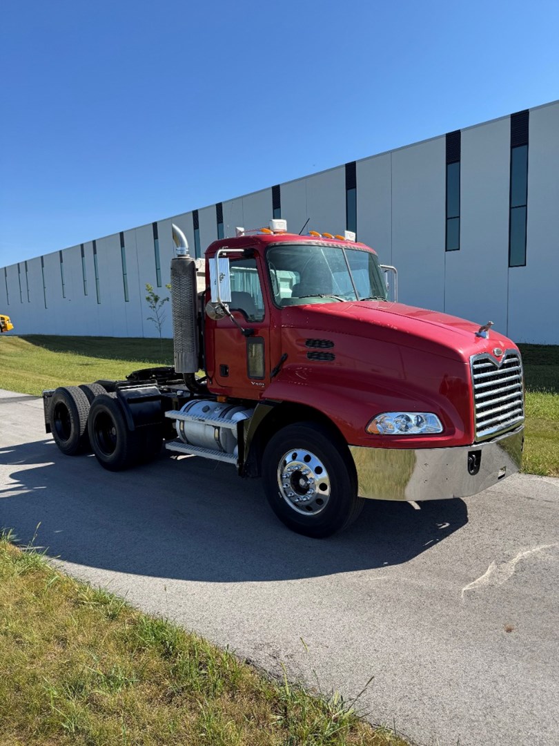 2007 MACK CXN613 - USED TRUCKS DAY CAB - image 8